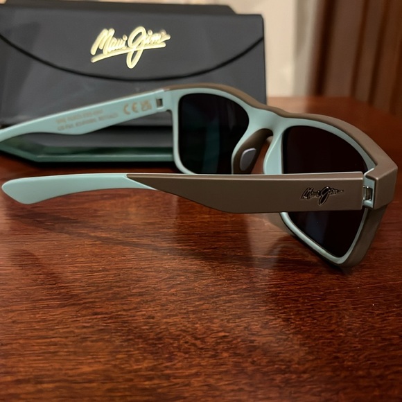 NWT Maui Jim men’s “The Flats” style sunglasses - Picture 3 of 4